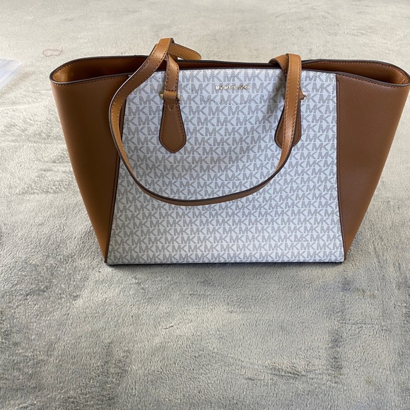 Michael Kors Tote Bag Women Large White Tan MK Monogram Signature  Zip Bag - Picture 2 of 11